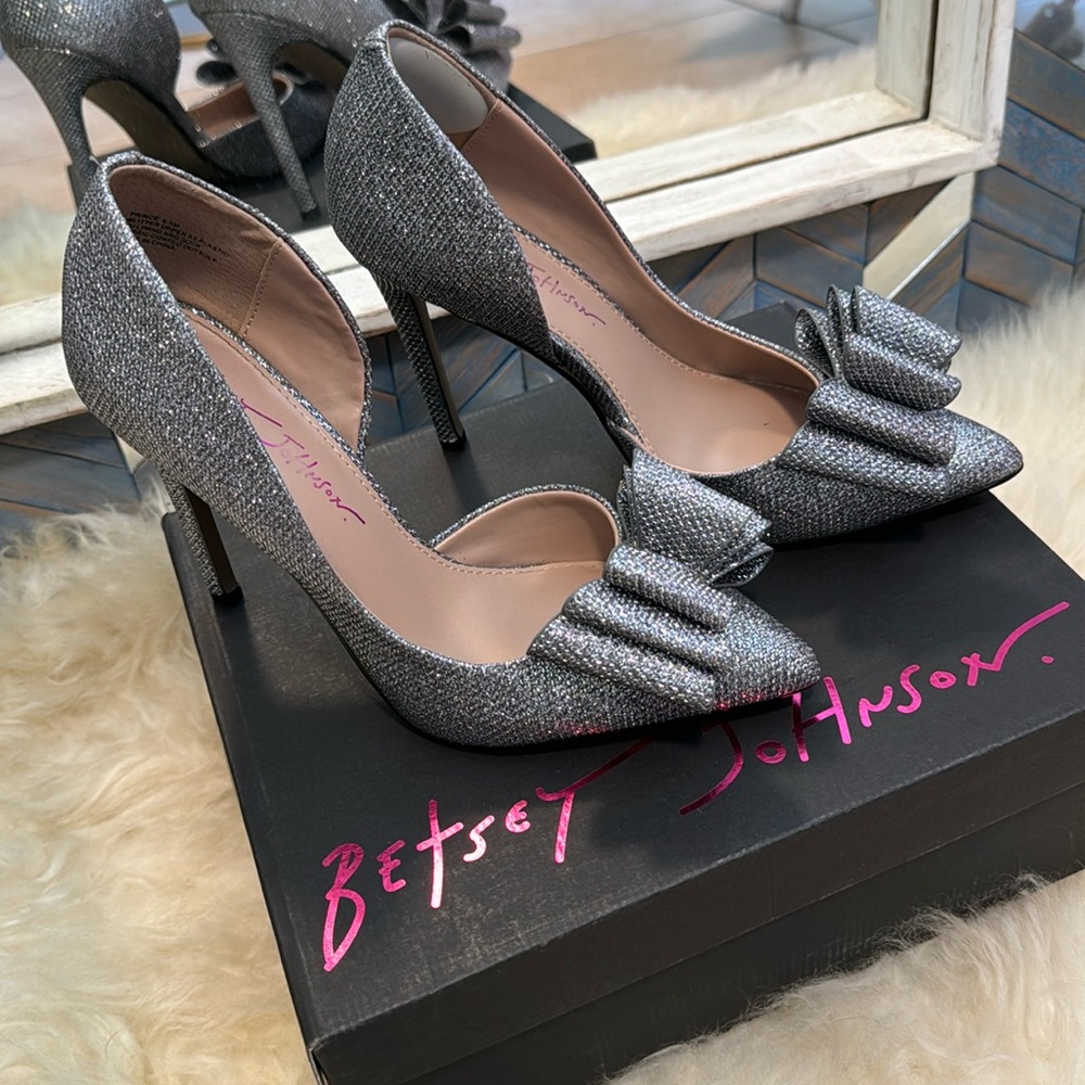 Betsey Johnson bow pumps